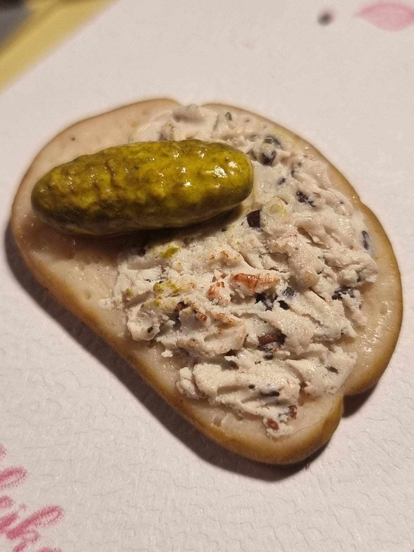 Magnes "pajda ze smalcem I ogórkiem"